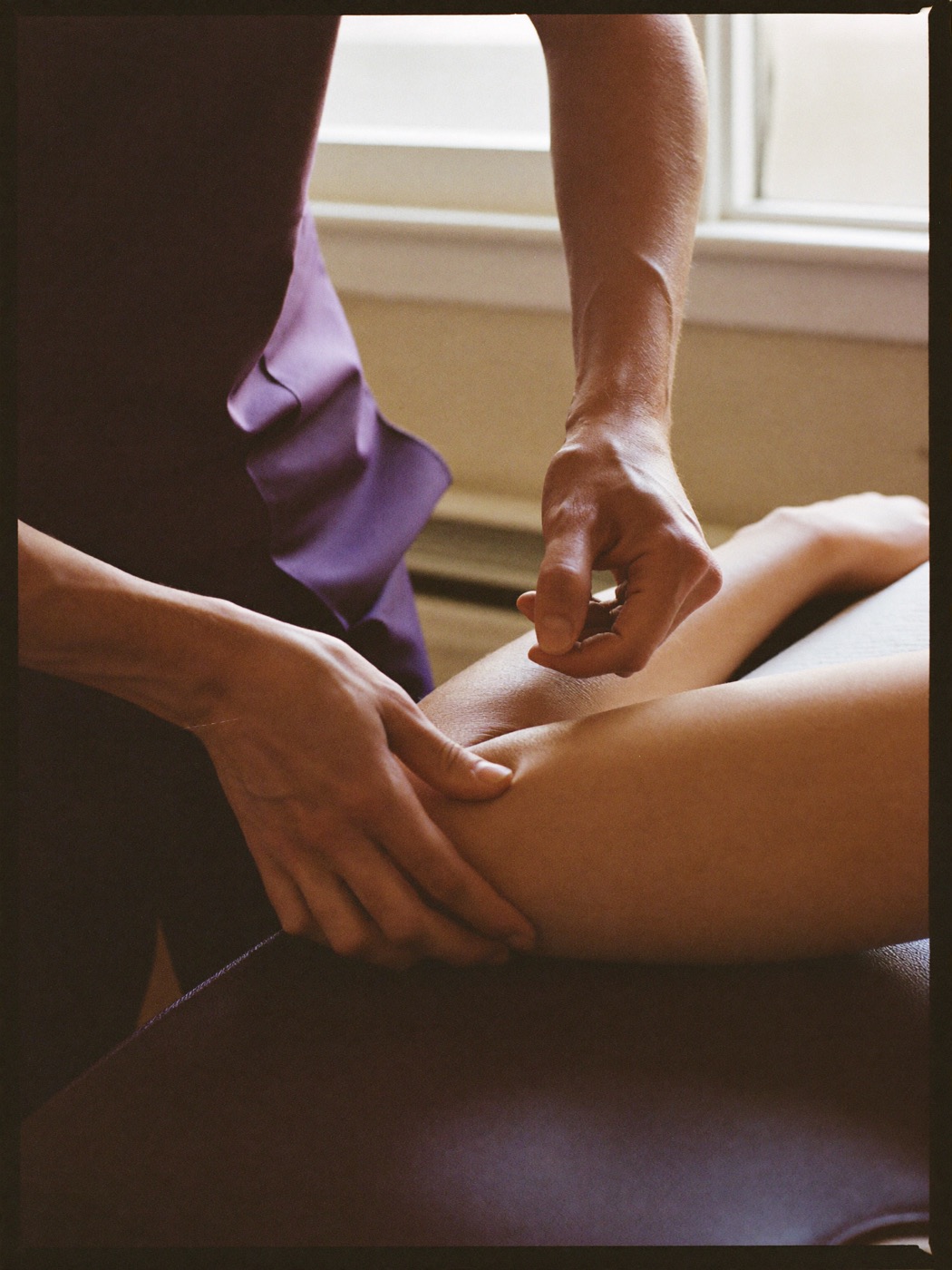 Hands learning to read tissue tension